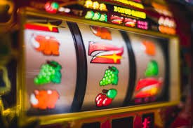 Antarmuka aplikasi mobile pragmatic 138 menampilkan streaming live baccarat dengan kontrol taruhan di bawah layar